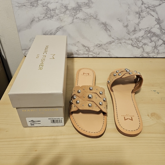 Marc Fisher Paxton Stud Slide Size 8M - Picture 3 of 3